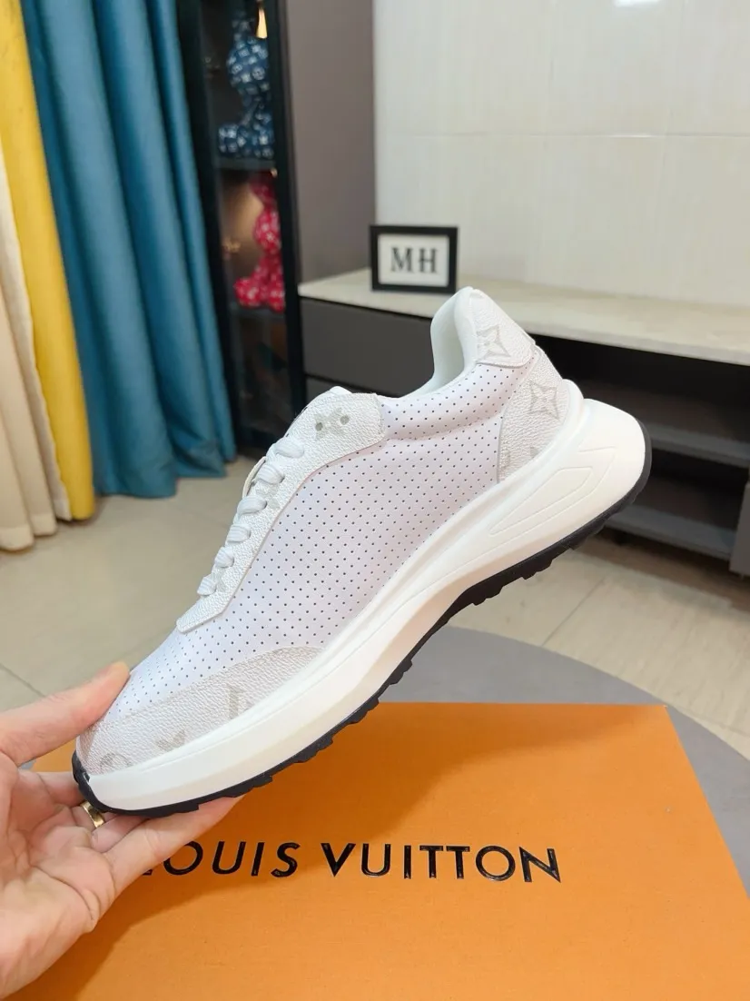 Men's shoes💰458🌸🌸【LV】Louis Vuitton🔍Top Purchasing Agency🇮🇹 Lu Street Fashion God's new sports shoes are coming and are on sale at the counter simultaneously. Original factory configuration, original cowhide fabric imported from Italy, high-quality embossed splicing complex process, sports fashionista, imported water-dyed sheepskin lining, sole: Wang Yuan factory specializes in original sole super comfortable, original factory follow-up goods 🔍🔍High quality, you can enter and leave the counter at will, welcome to compare and synchronize with the counter, code number 38-44, 45 customized